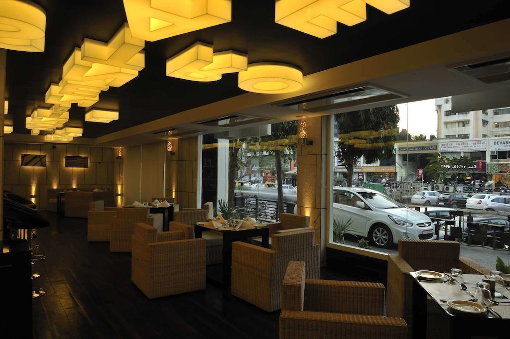 Hotel El Dorado Αχμπανταμπάντ Εξωτερικό φωτογραφία