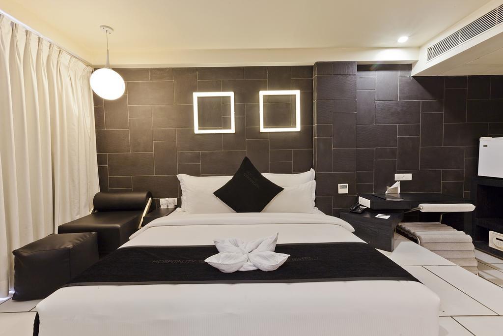 Hotel El Dorado Αχμπανταμπάντ Εξωτερικό φωτογραφία
