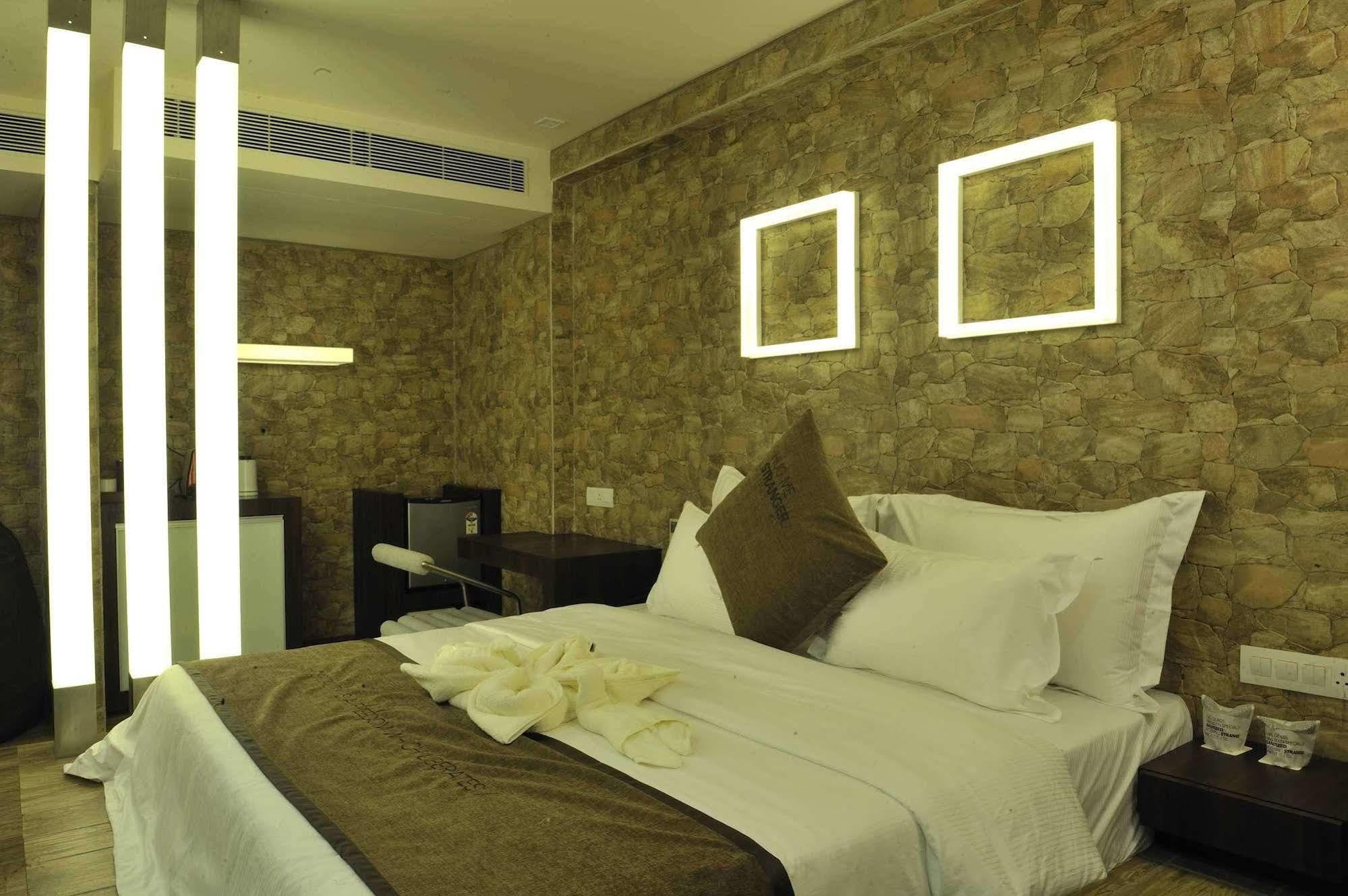 Hotel El Dorado Αχμπανταμπάντ Εξωτερικό φωτογραφία